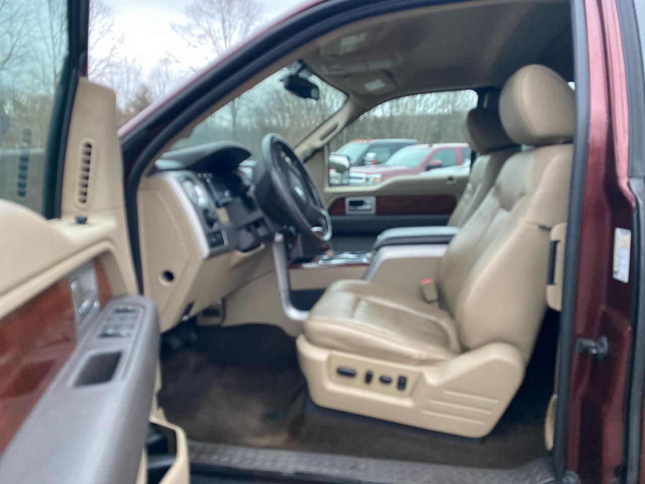 Ford F-150 4WD SuperCrew 157" Lariat w/HD Payload Pkg 2010