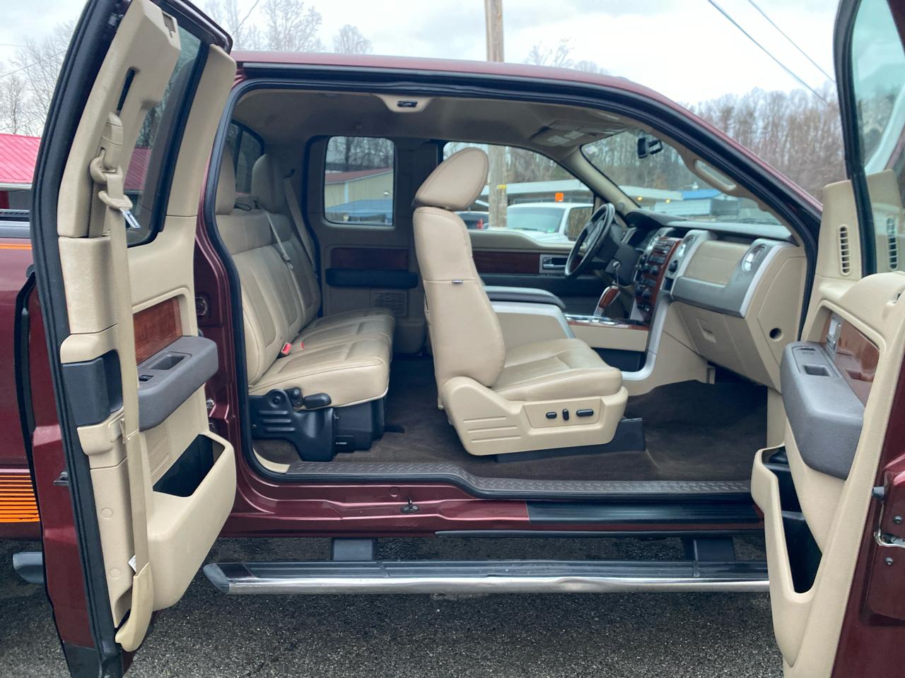 Ford F-150 4WD SuperCrew 157" Lariat w/HD Payload Pkg 2010