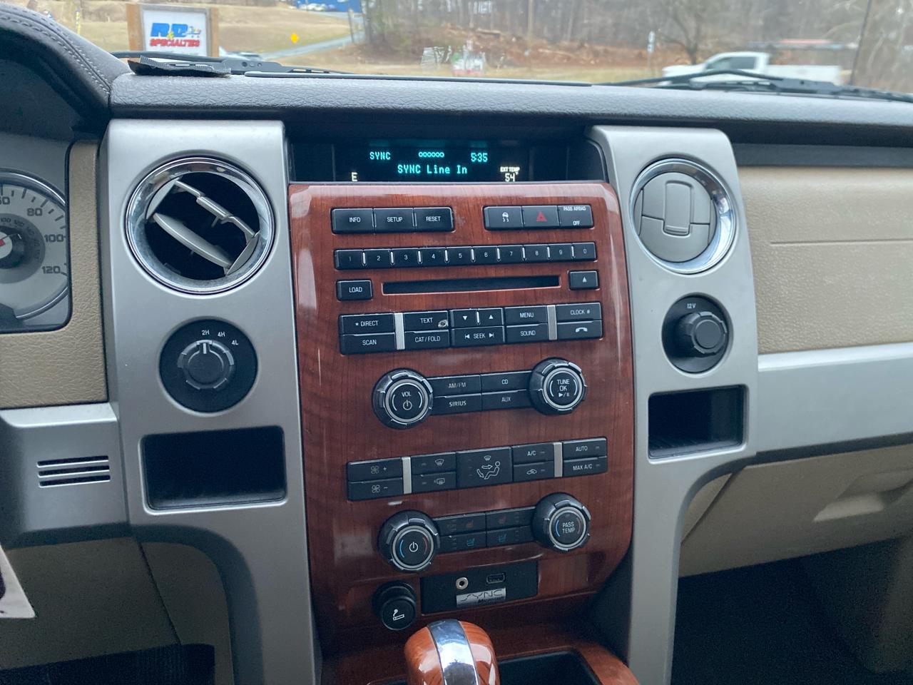 Ford F-150 4WD SuperCrew 157" Lariat w/HD Payload Pkg 2010