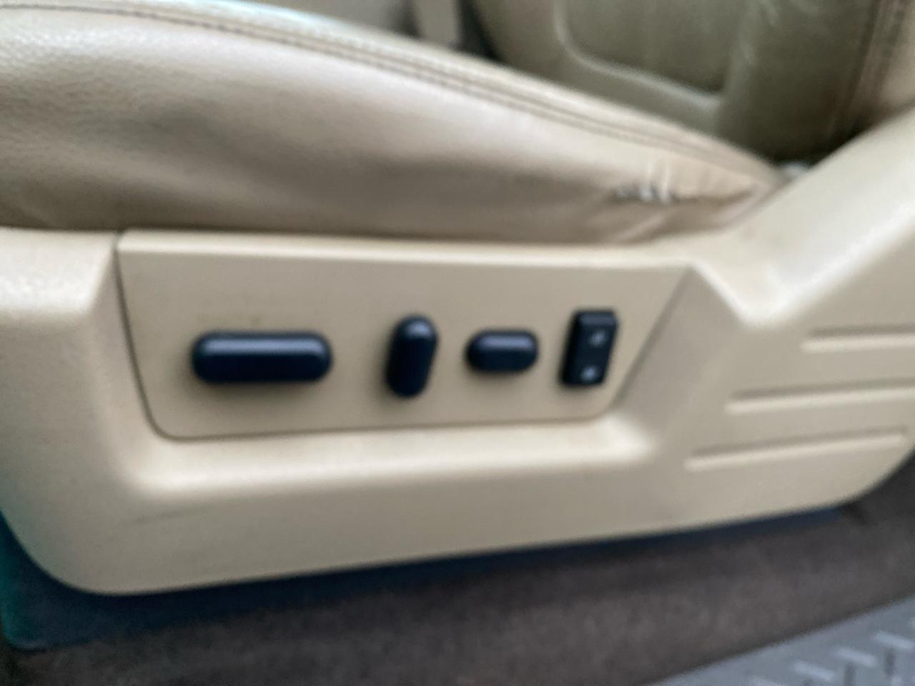 Ford F-150 4WD SuperCrew 157" Lariat w/HD Payload Pkg 2010