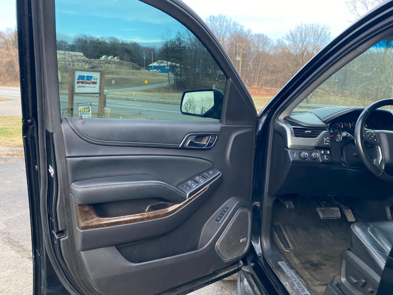 Chevrolet Suburban LT 1500 4WD 2015