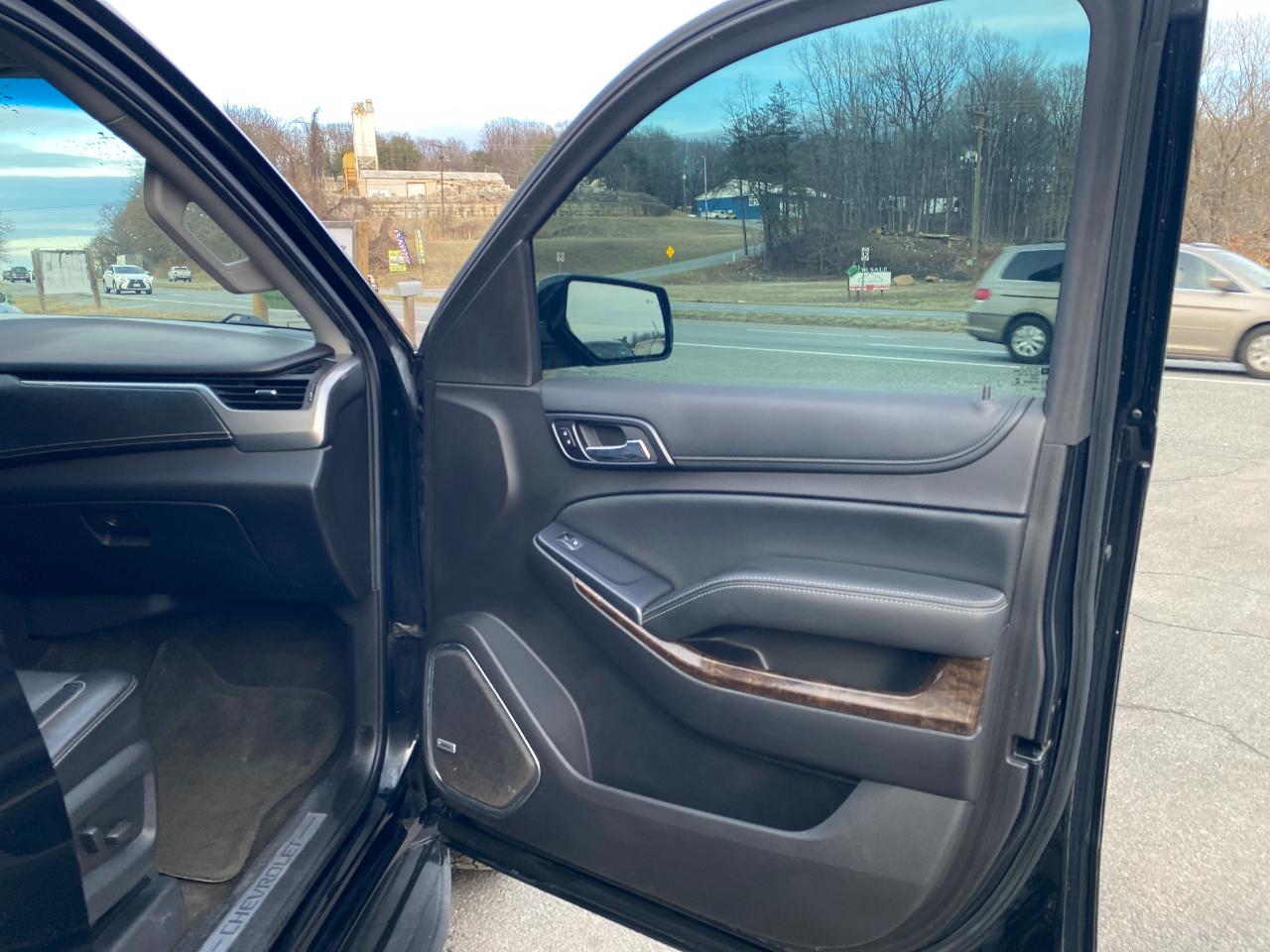 Chevrolet Suburban LT 1500 4WD 2015