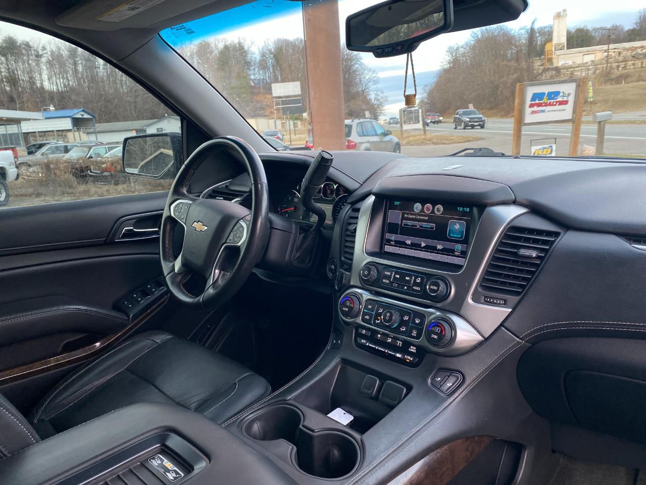 Chevrolet Suburban LT 1500 4WD 2015