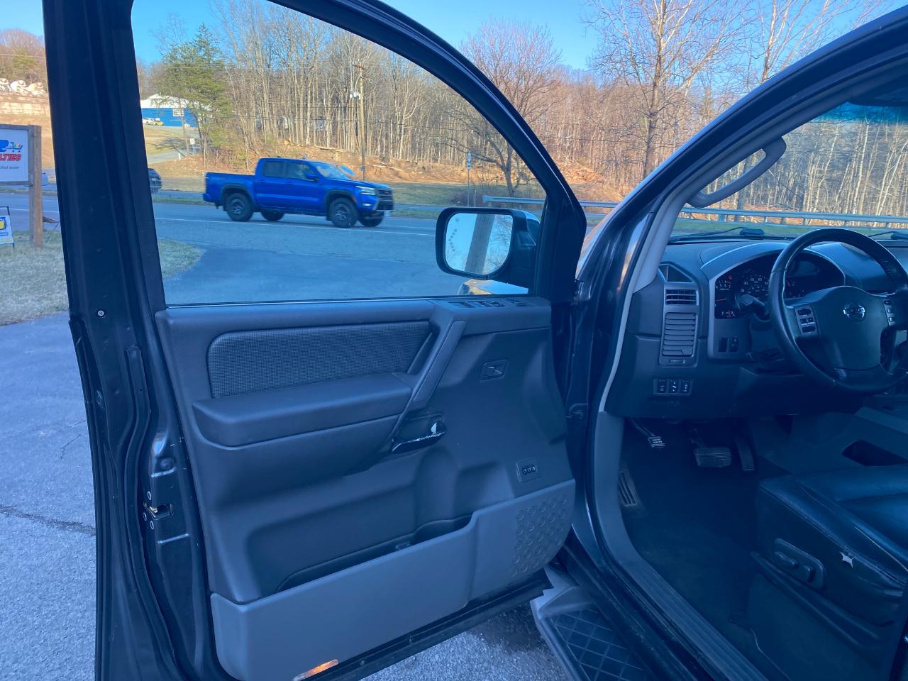 Nissan Armada LE 4WD 2007