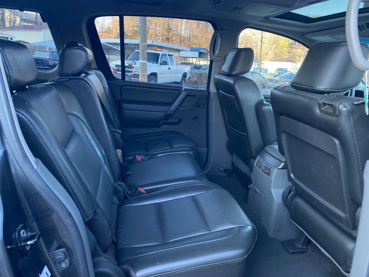 Nissan Armada LE 4WD 2007