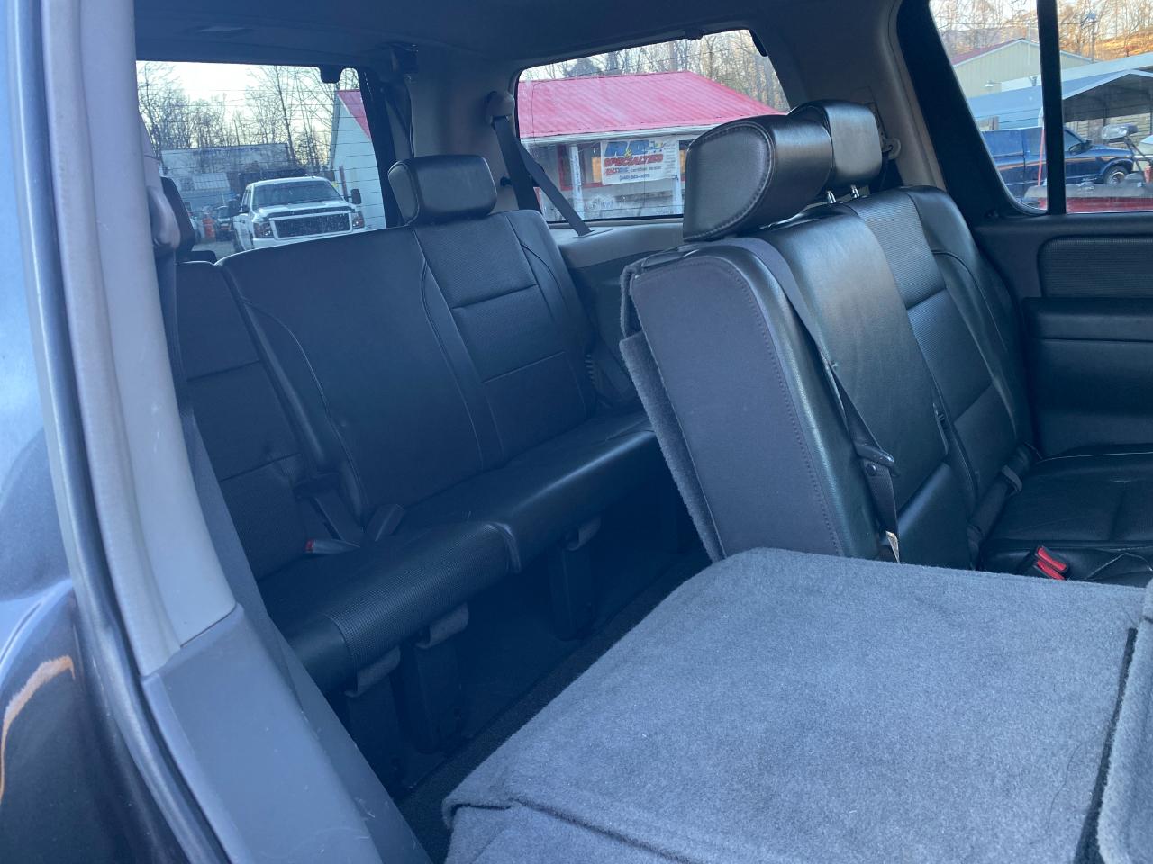 Nissan Armada LE 4WD 2007