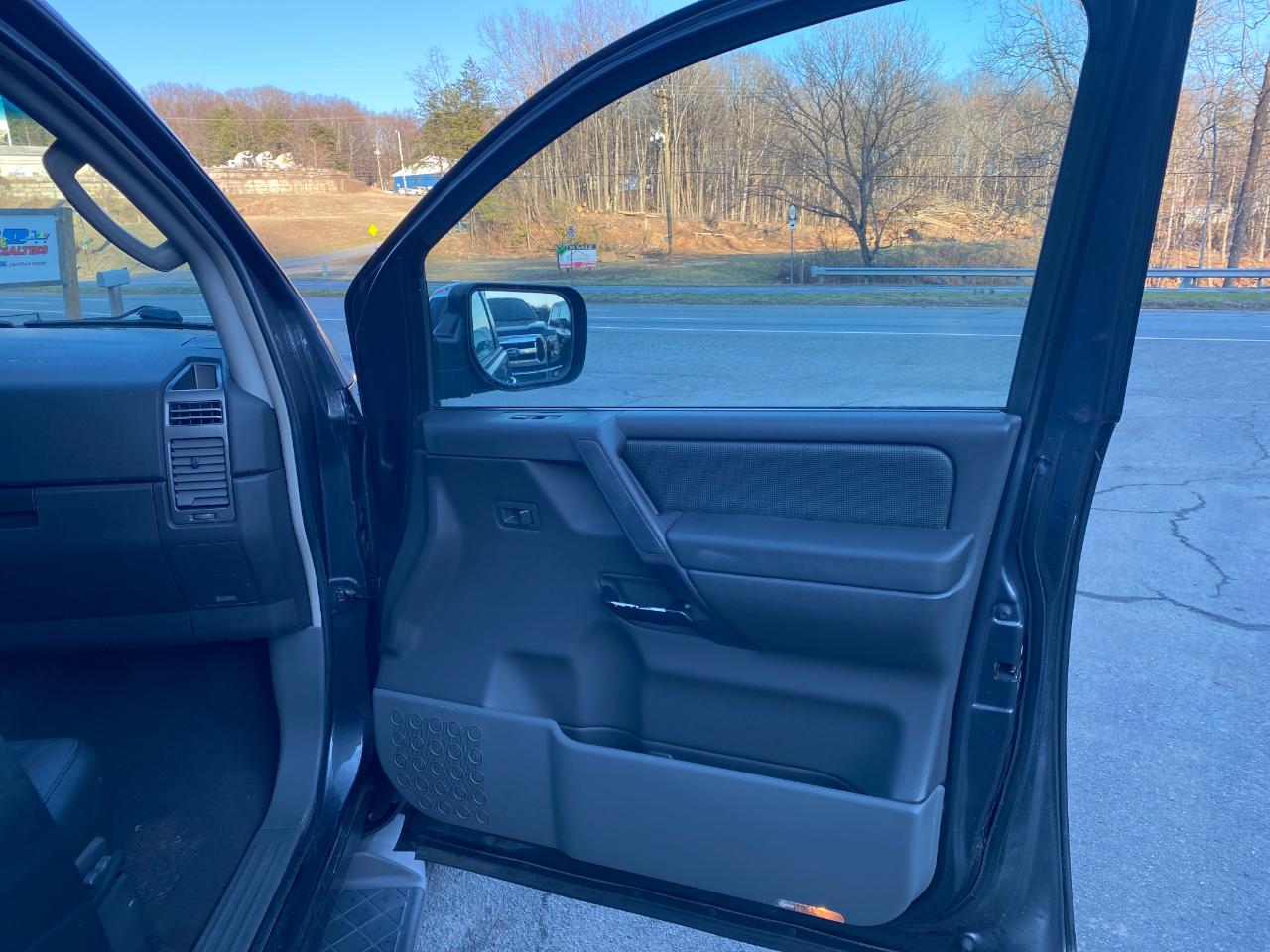 Nissan Armada LE 4WD 2007