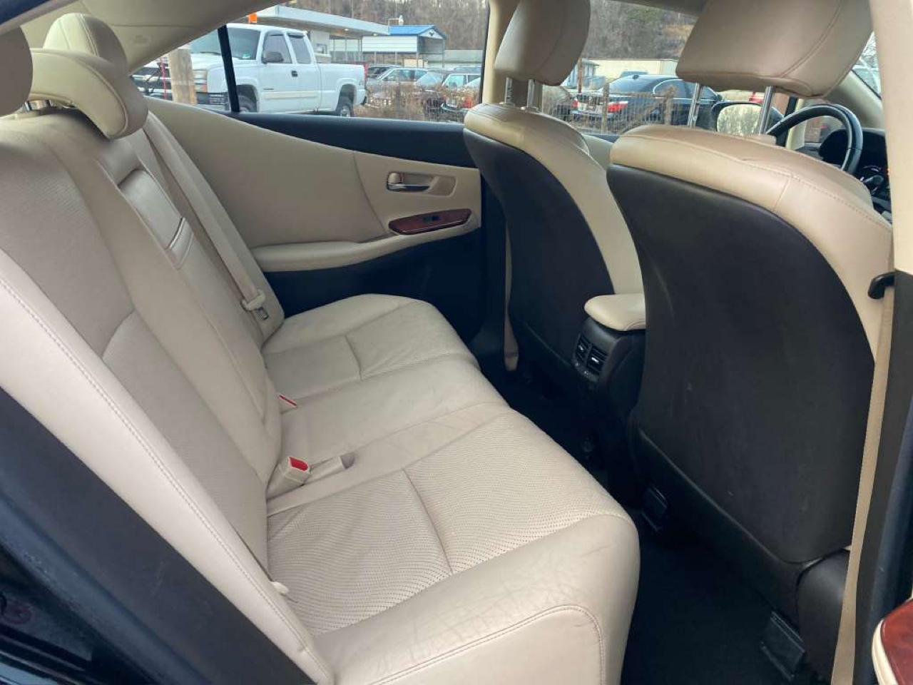 Lexus HS 250h Sedan 2010