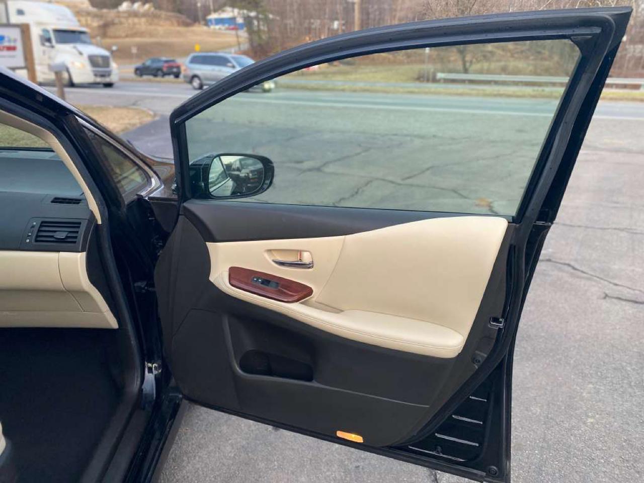 Lexus HS 250h Sedan 2010