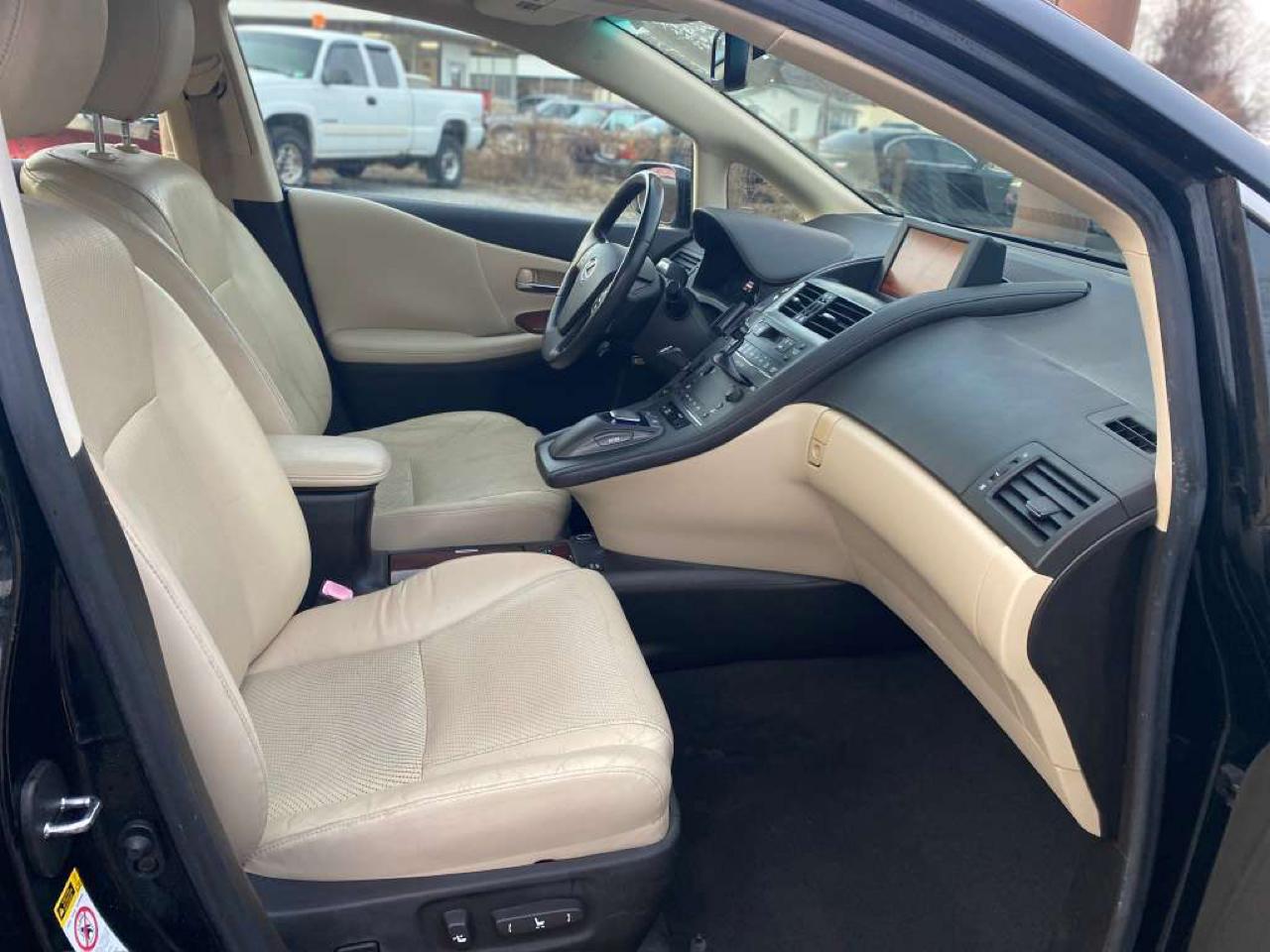 Lexus HS 250h Sedan 2010