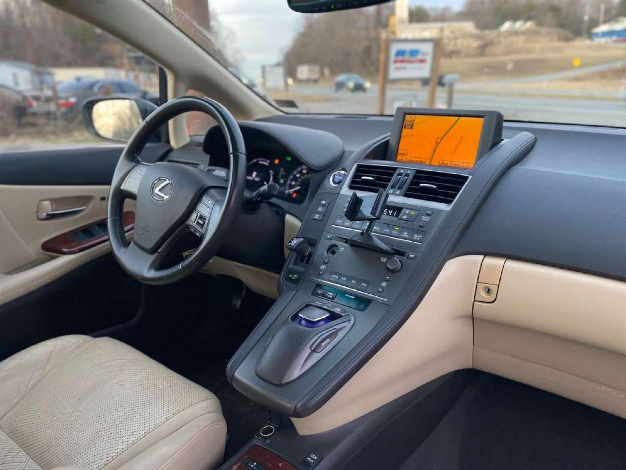 Lexus HS 250h Sedan 2010