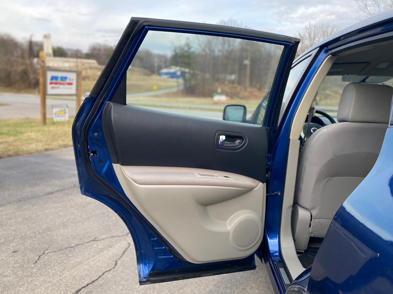 Nissan Rogue FWD S 2009