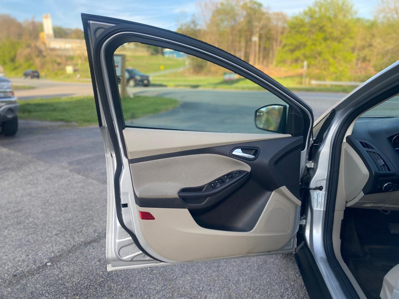 Ford Focus SE Hatch 2013