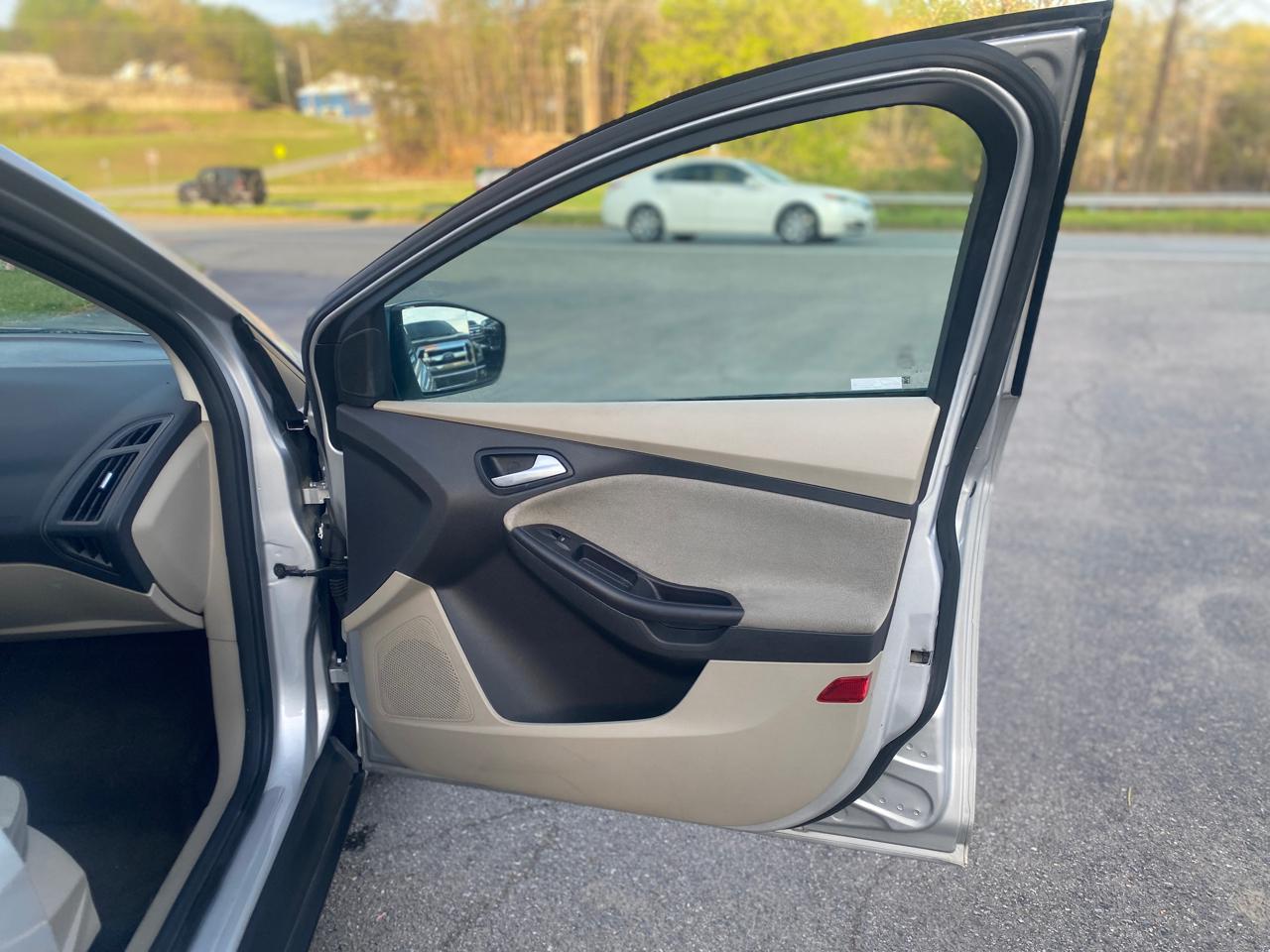 Ford Focus SE Hatch 2013