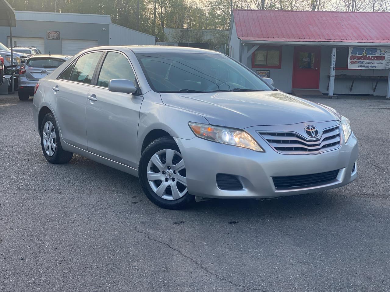 Toyota Camry Base 6-Spd AT 2011