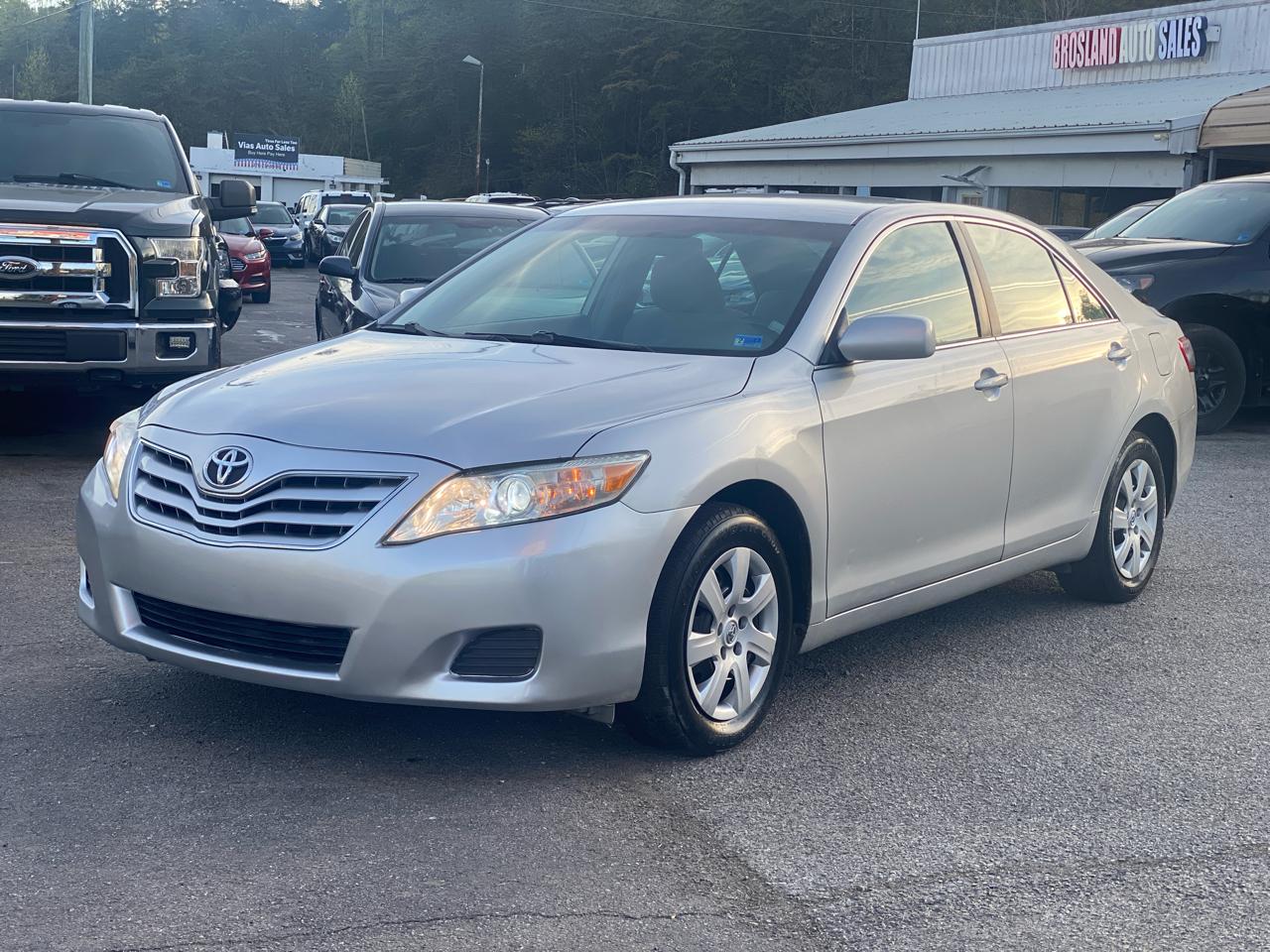 Toyota Camry Base 6-Spd AT 2011