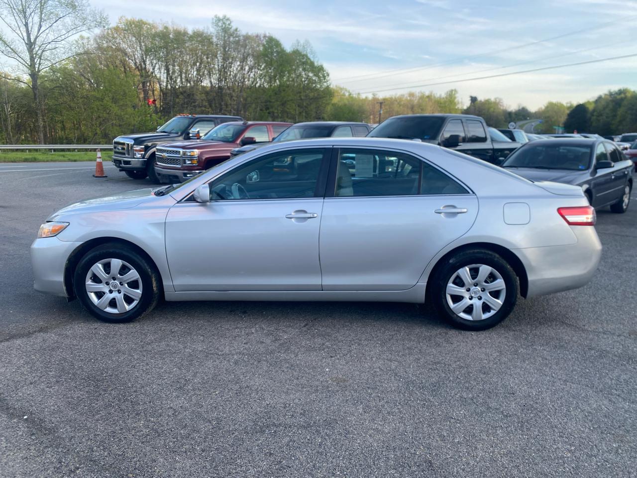 Toyota Camry Base 6-Spd AT 2011