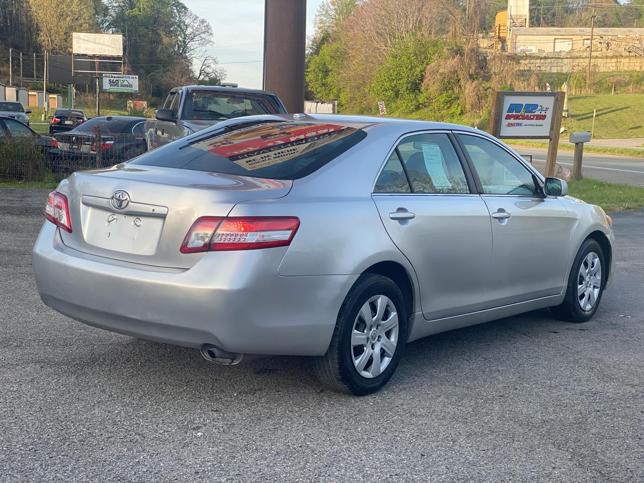 Toyota Camry Base 6-Spd AT 2011