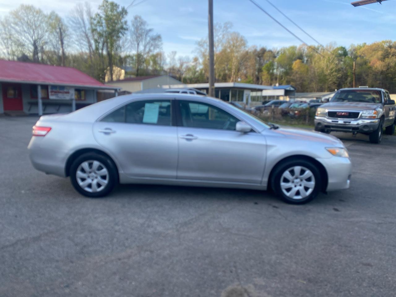 Toyota Camry Base 6-Spd AT 2011