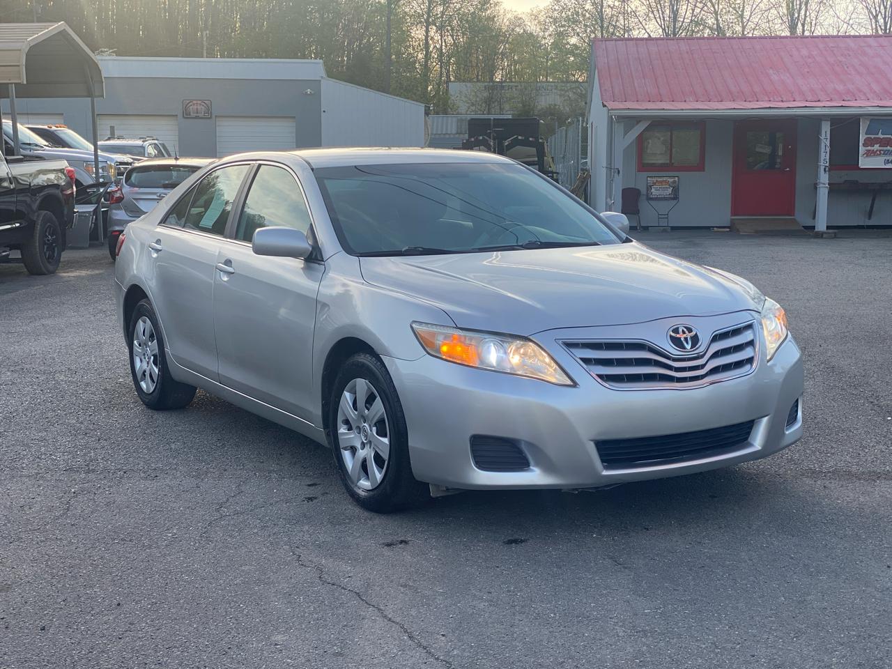 Toyota Camry Base 6-Spd AT 2011