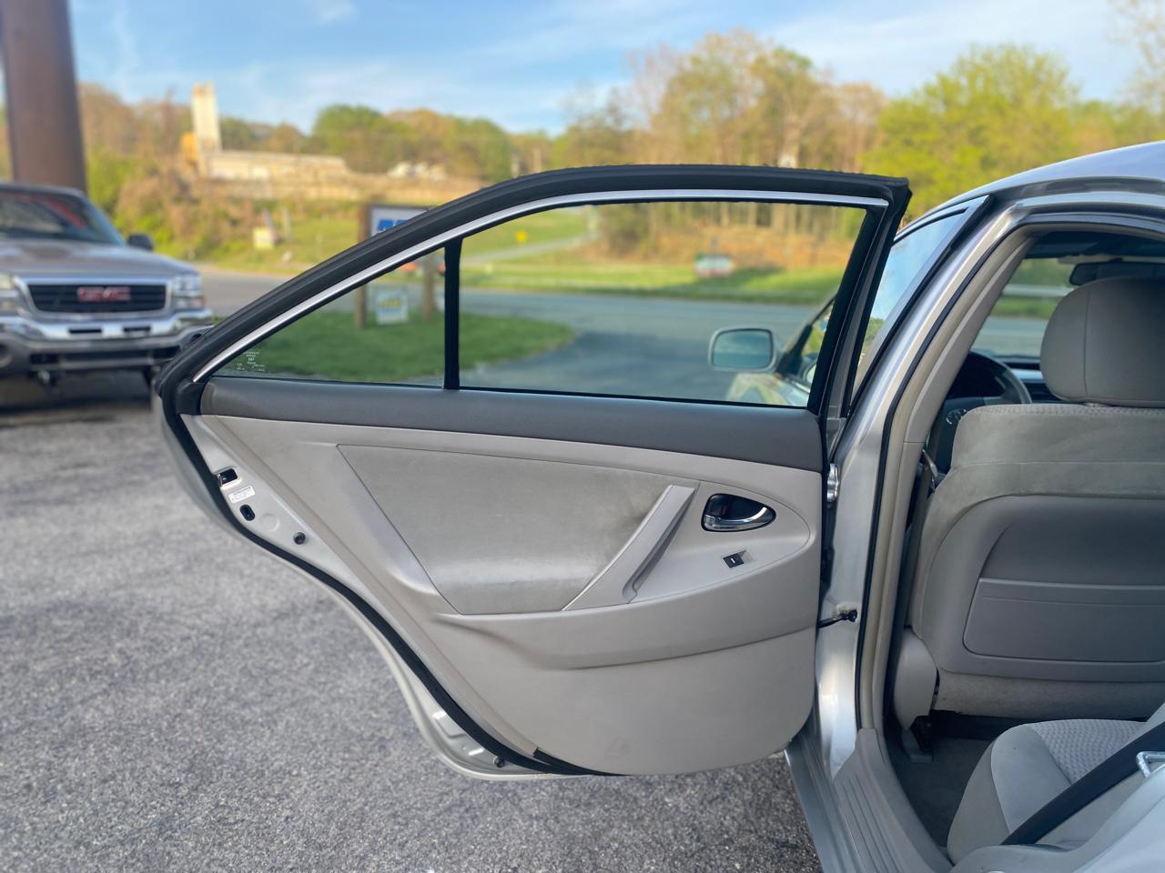 Toyota Camry Base 6-Spd AT 2011