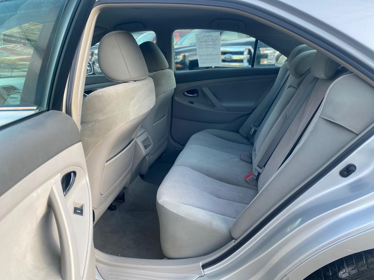 Toyota Camry Base 6-Spd AT 2011