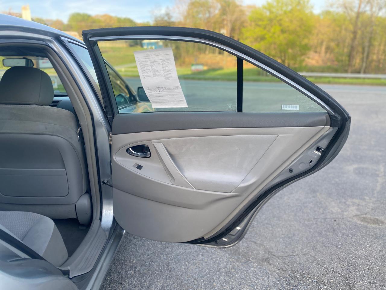 Toyota Camry Base 6-Spd AT 2011