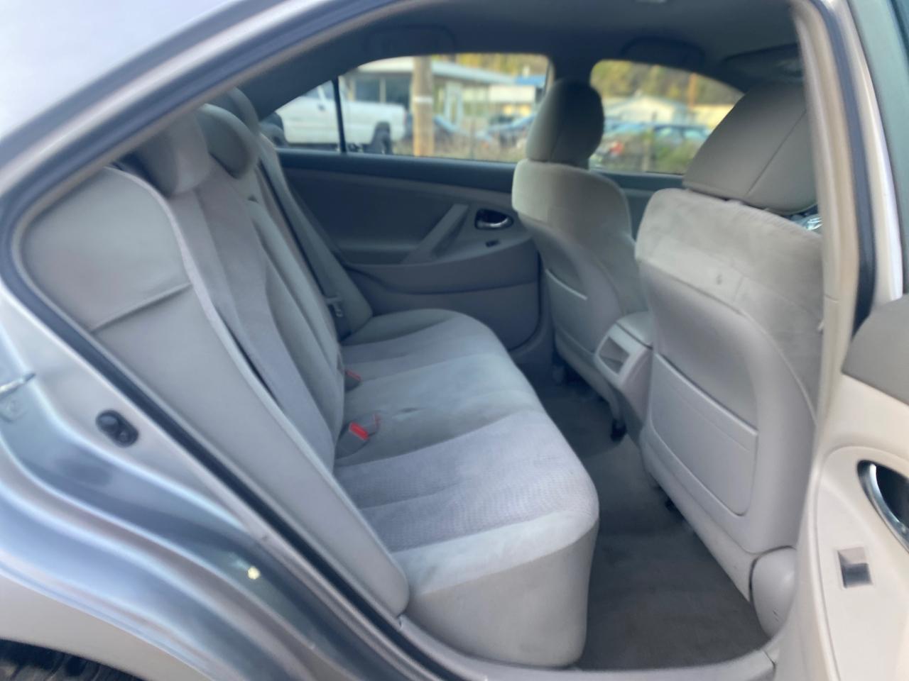 Toyota Camry Base 6-Spd AT 2011