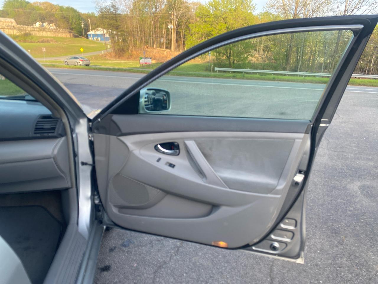 Toyota Camry Base 6-Spd AT 2011