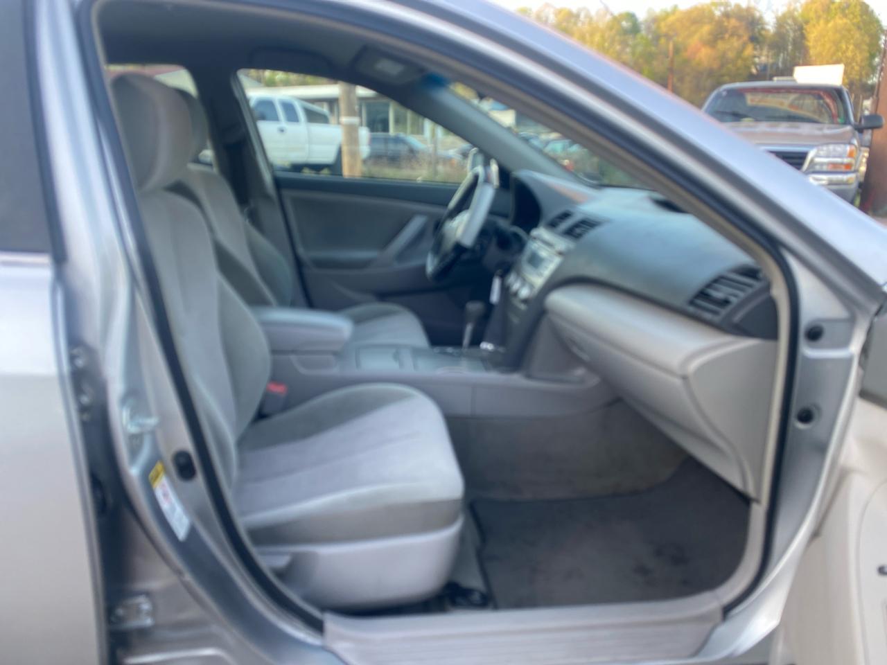 Toyota Camry Base 6-Spd AT 2011