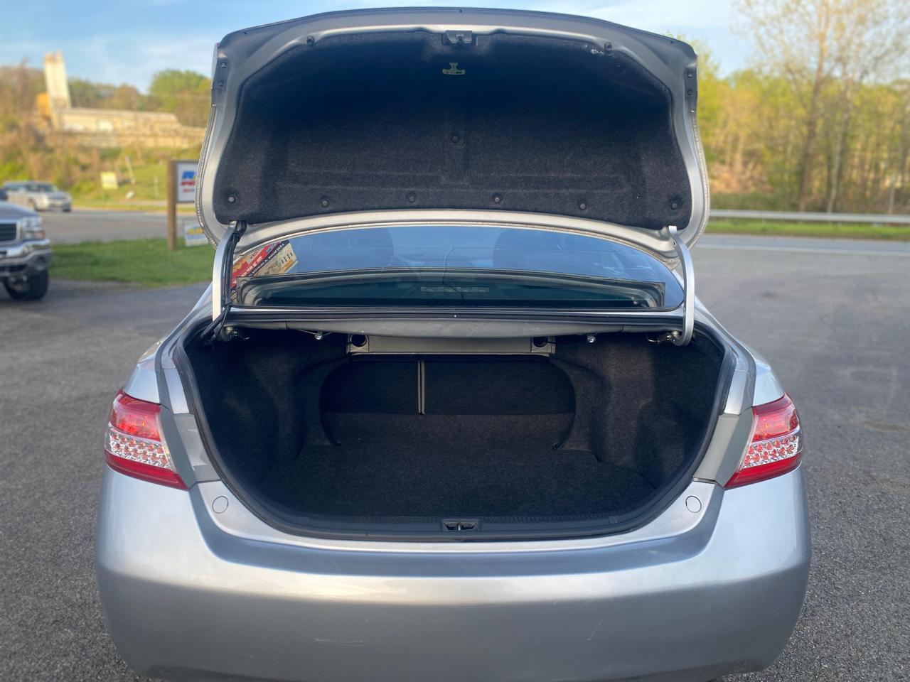 Toyota Camry Base 6-Spd AT 2011