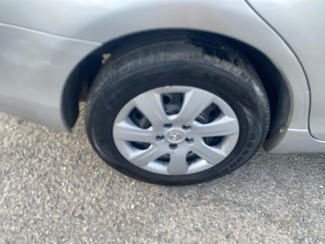 Toyota Camry Base 6-Spd AT 2011