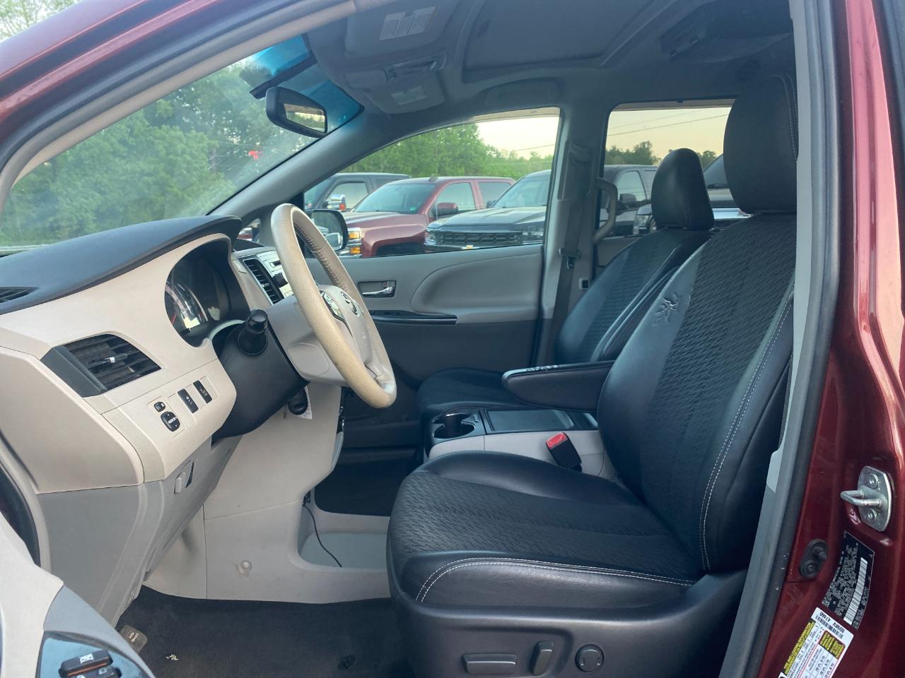 Toyota Sienna FWD 7-Passenger V6 2014