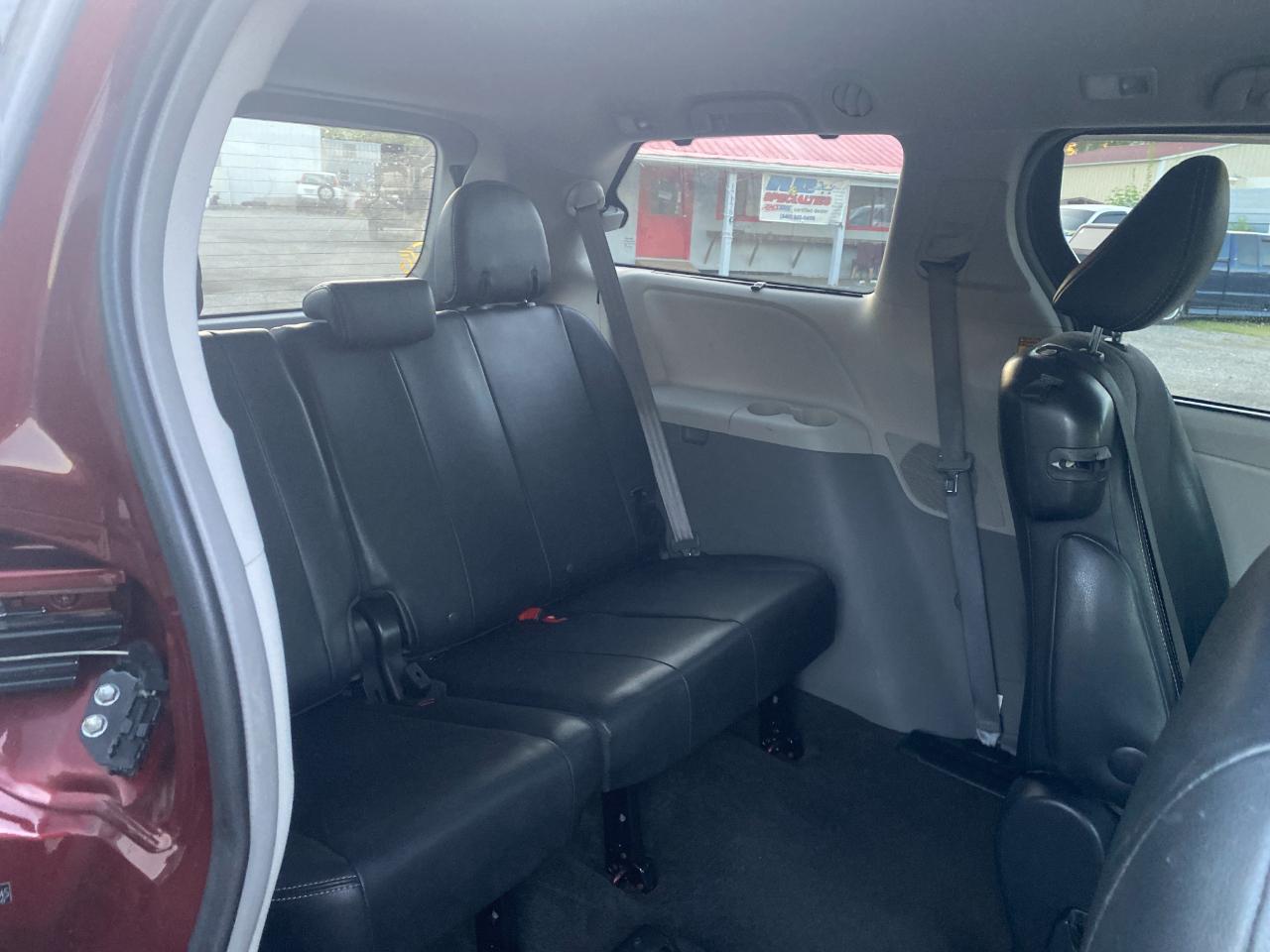 Toyota Sienna FWD 7-Passenger V6 2014