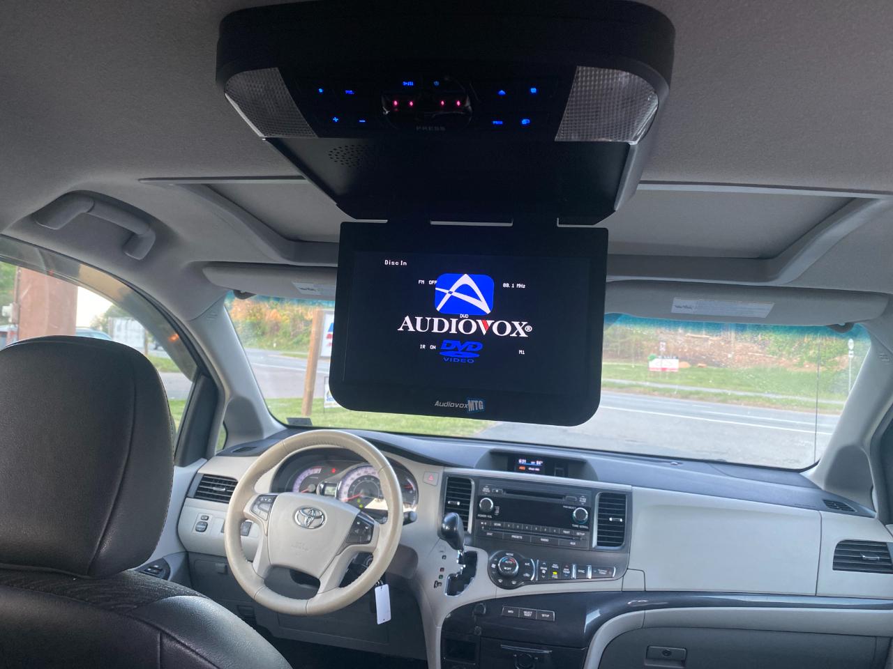 Toyota Sienna FWD 7-Passenger V6 2014