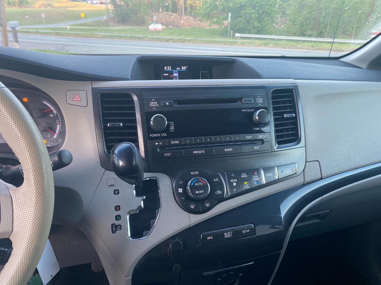 Toyota Sienna FWD 7-Passenger V6 2014