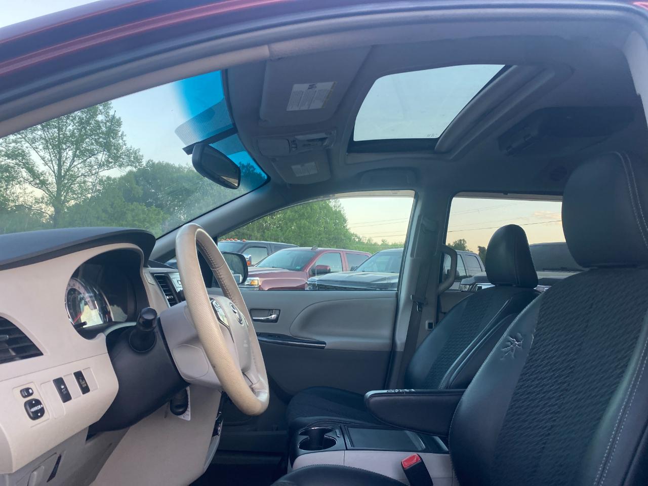 Toyota Sienna FWD 7-Passenger V6 2014