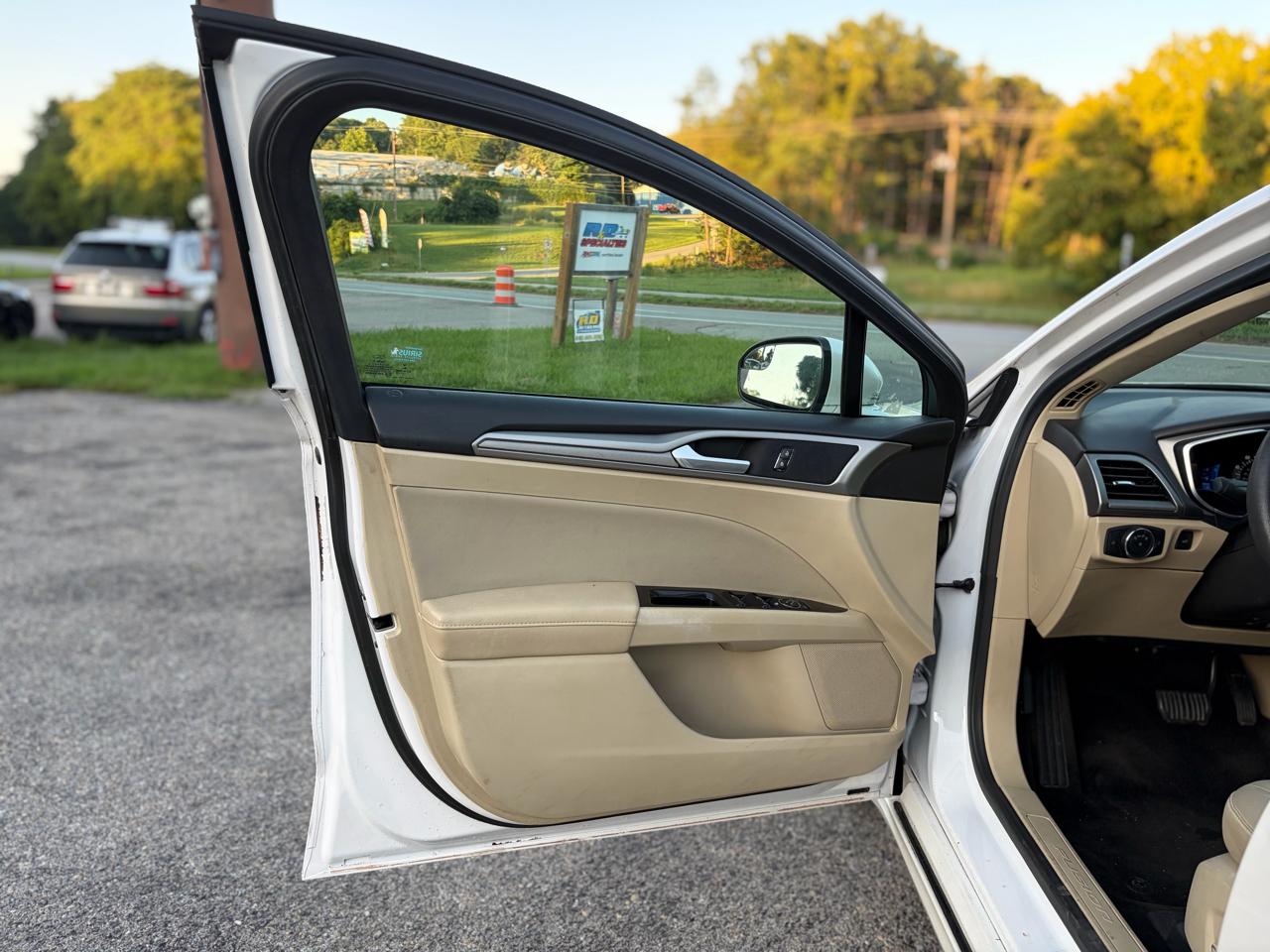 Ford Fusion SE 2013