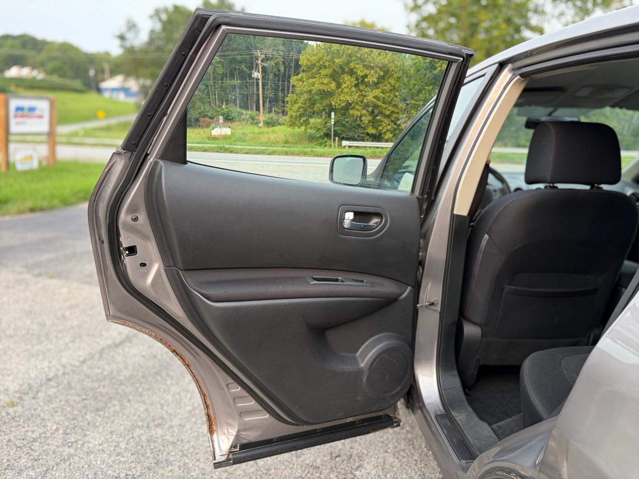 Nissan Rogue S AWD 2011