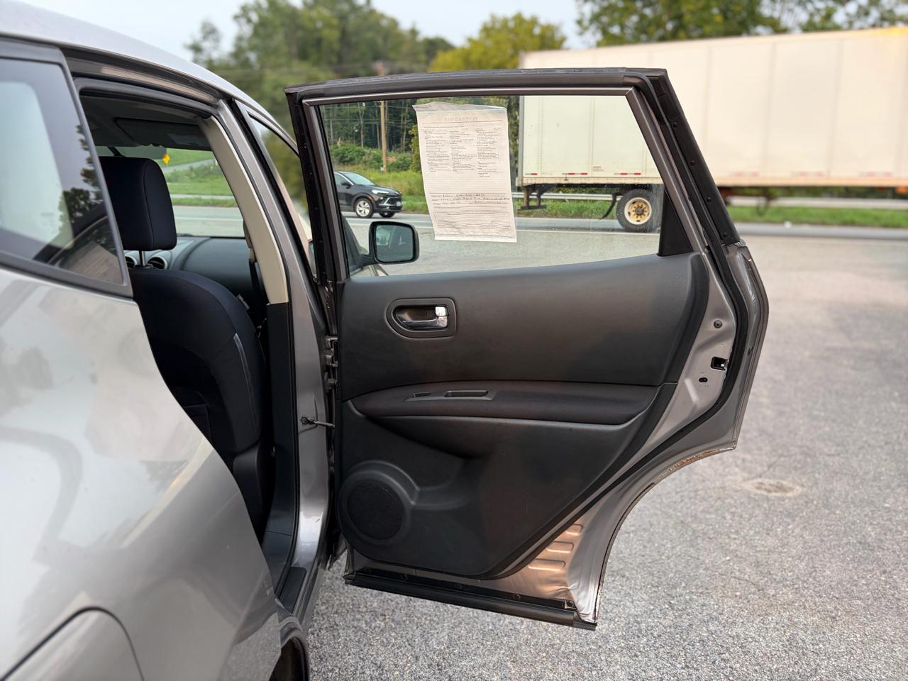 Nissan Rogue S AWD 2011