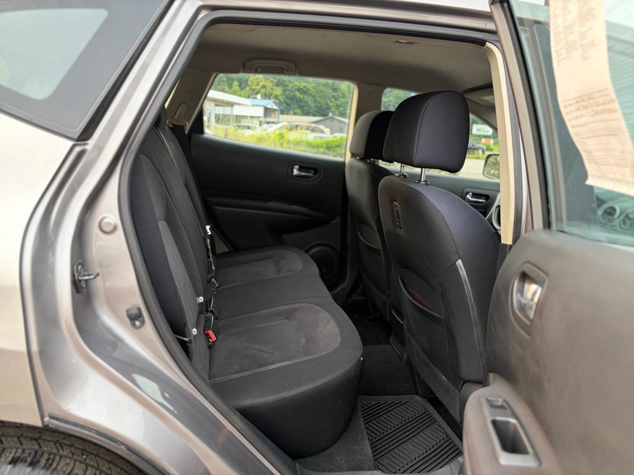 Nissan Rogue S AWD 2011
