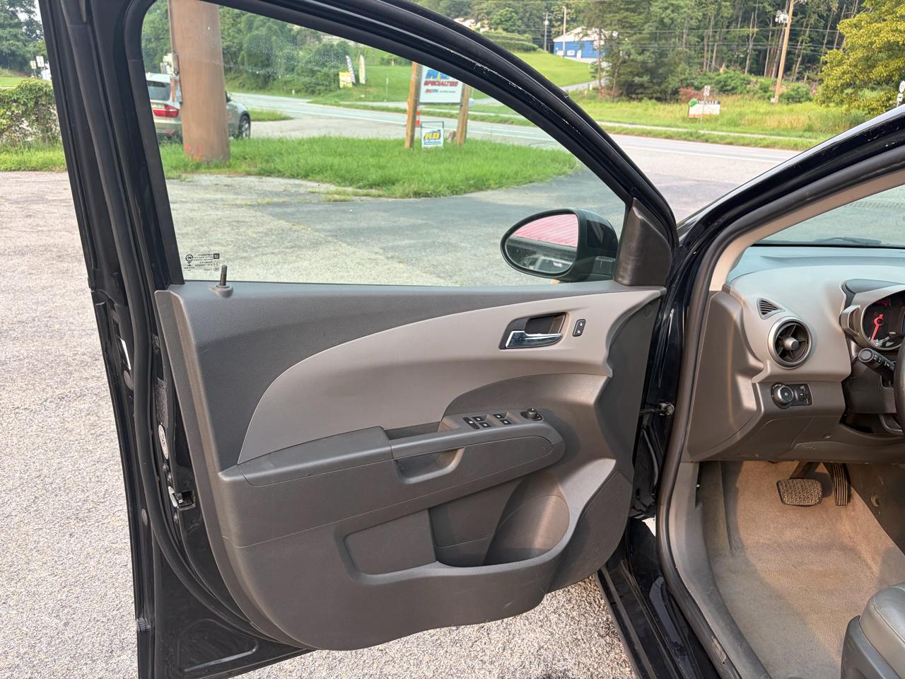 Chevrolet Sonic LTZ Auto 5-Door 2015