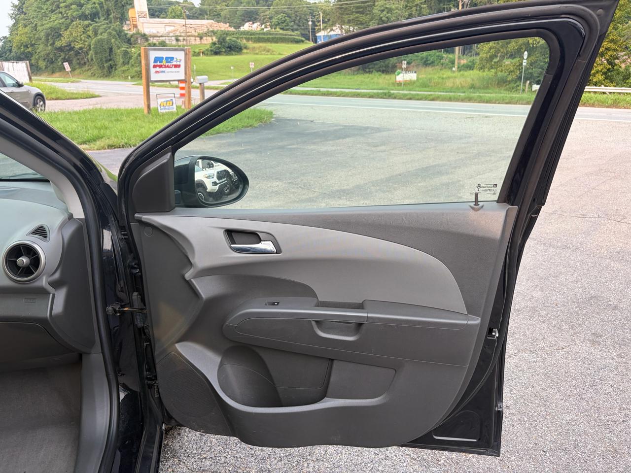 Chevrolet Sonic LTZ Auto 5-Door 2015