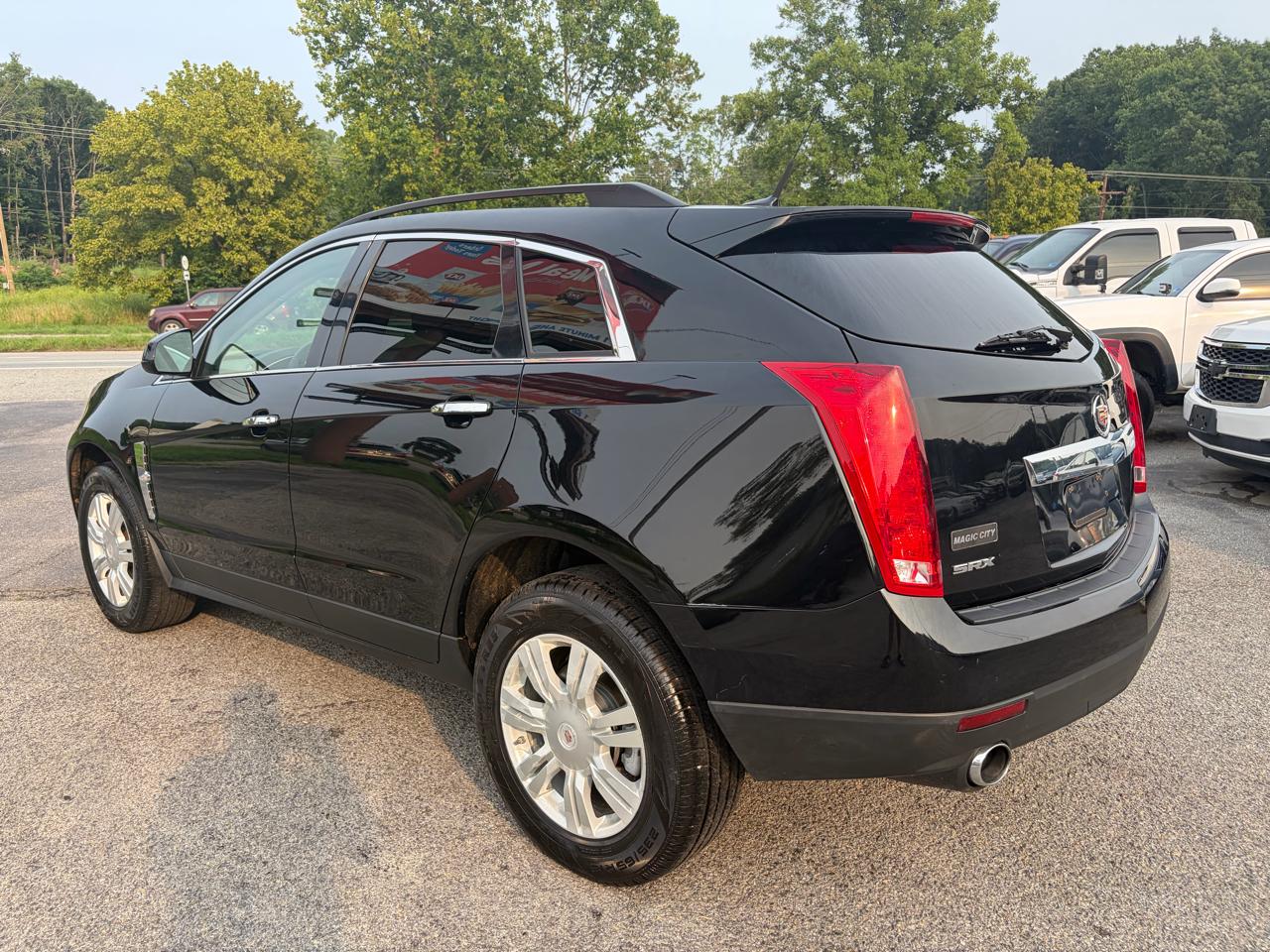 Cadillac SRX Base 2010