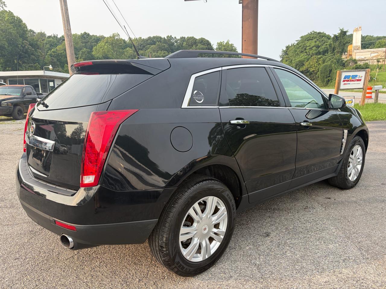 Cadillac SRX Base 2010