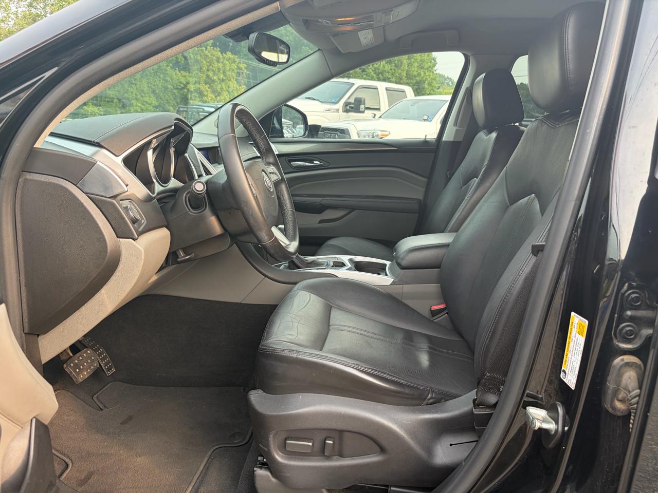 Cadillac SRX Base 2010