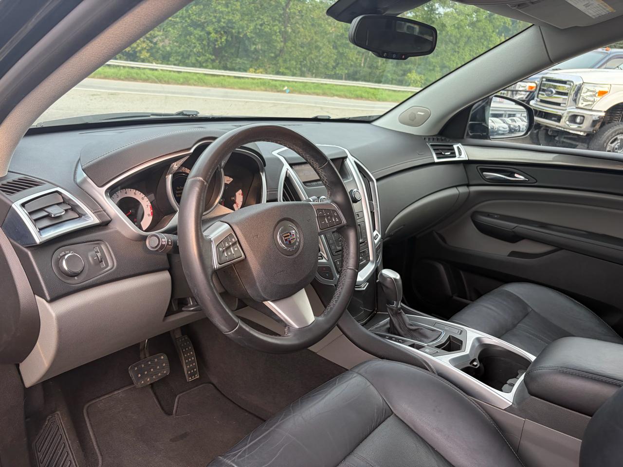 Cadillac SRX Base 2010