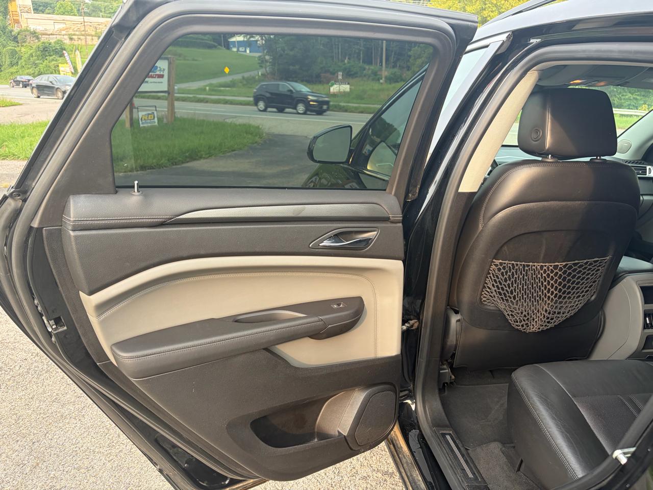 Cadillac SRX Base 2010