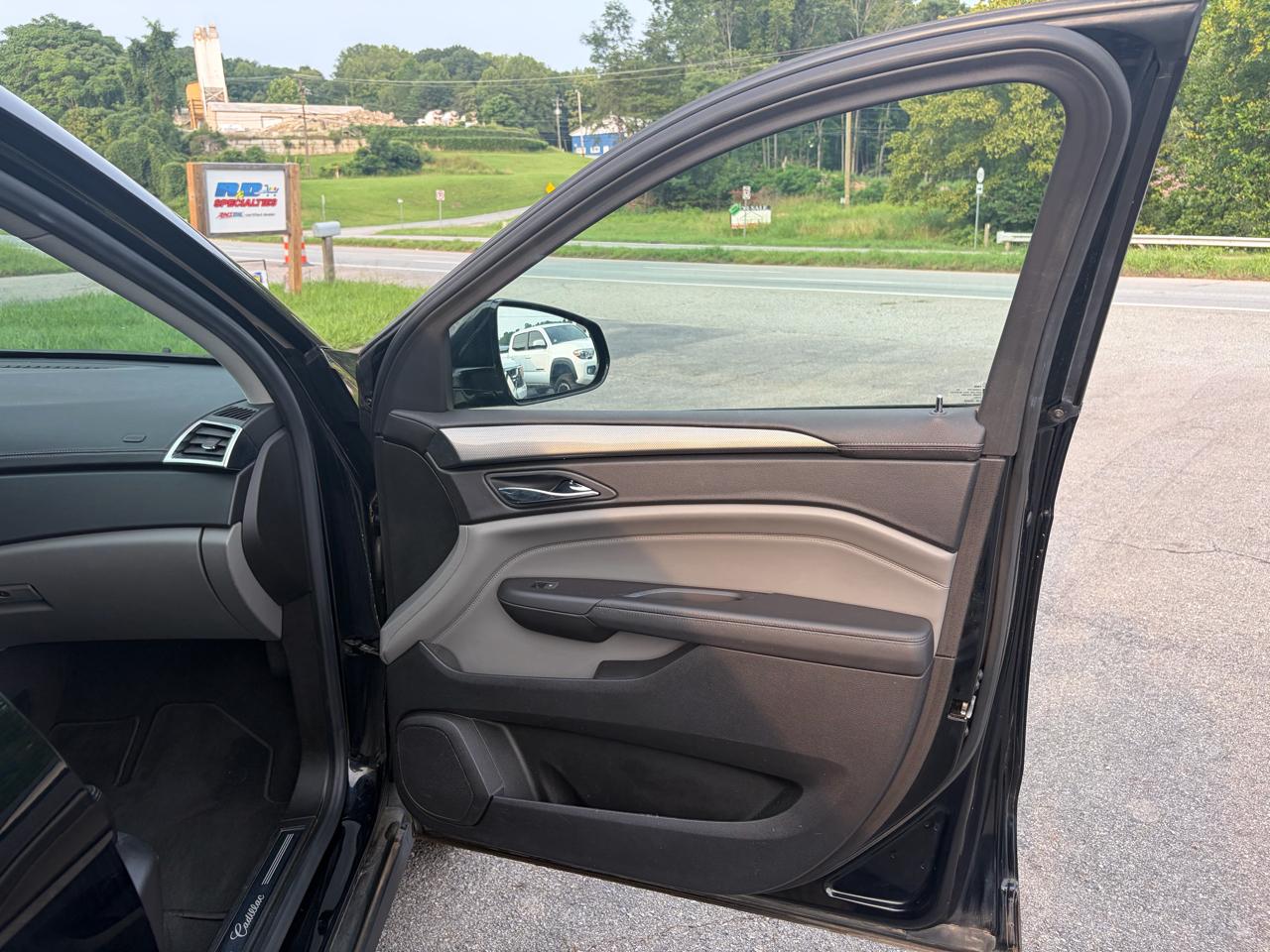Cadillac SRX Base 2010