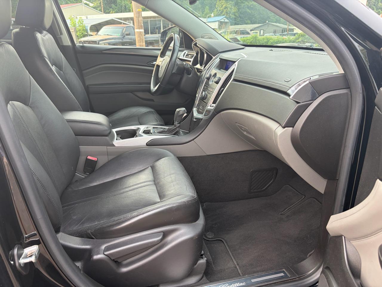 Cadillac SRX Base 2010